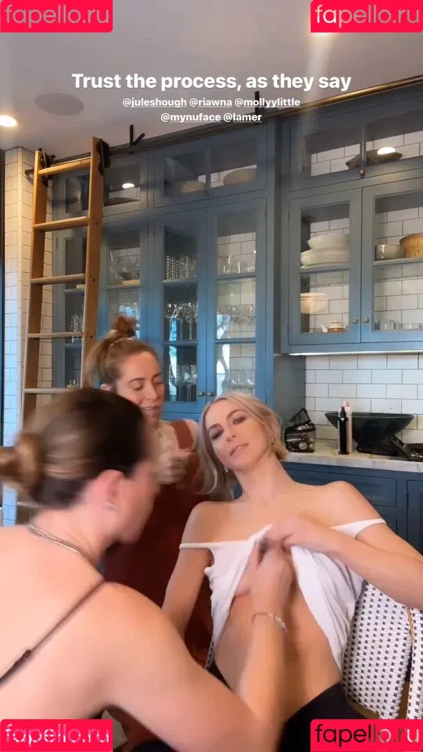 Julianne Hough / juleshough Onlyfans Photo Gallery 