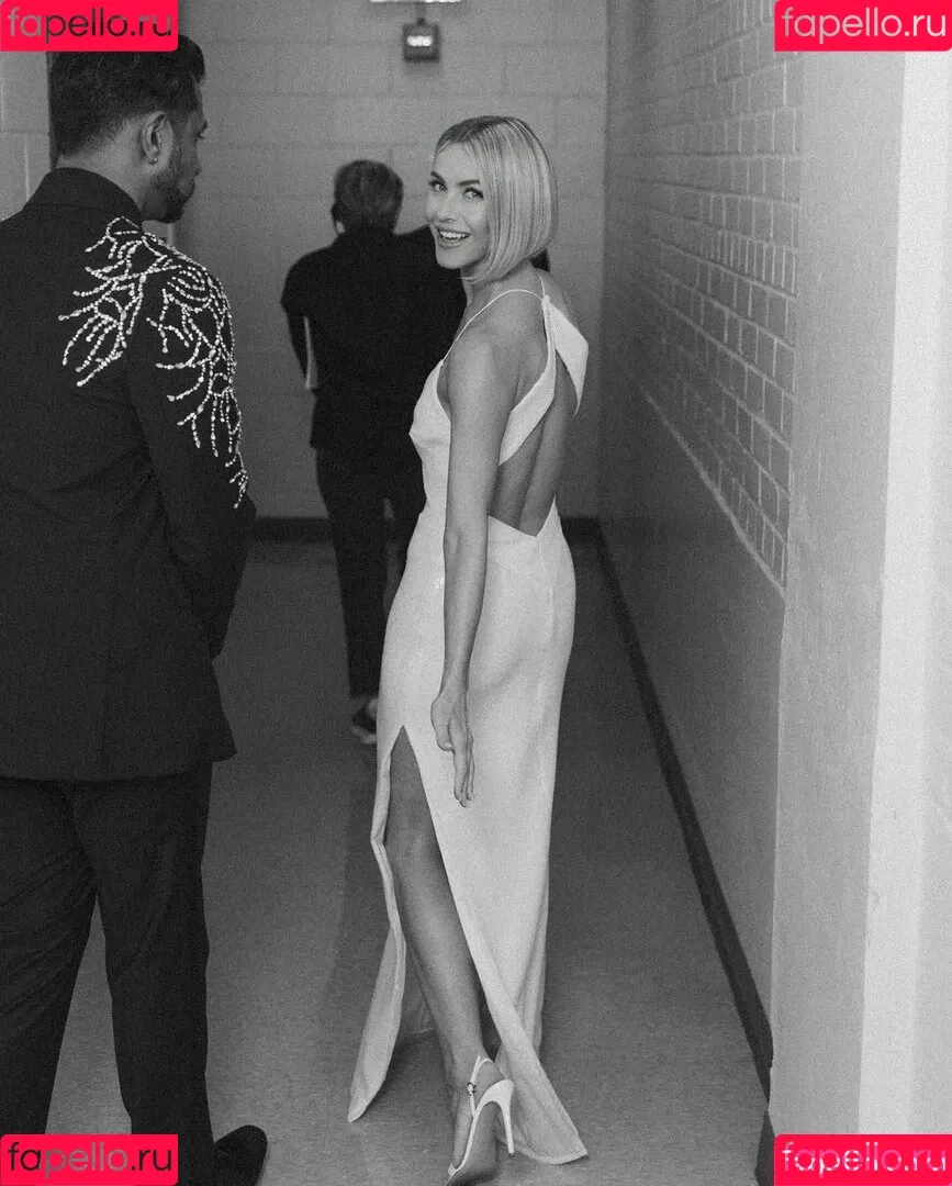 Julianne Hough / juleshough Onlyfans Photo Gallery 