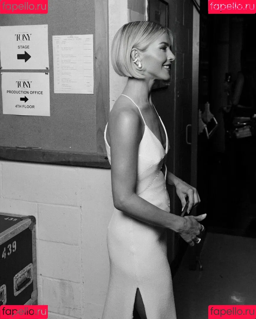 Julianne Hough / juleshough Onlyfans Photo Gallery 