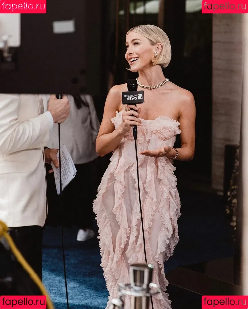 Julianne Hough / juleshough Onlyfans Photo Gallery 