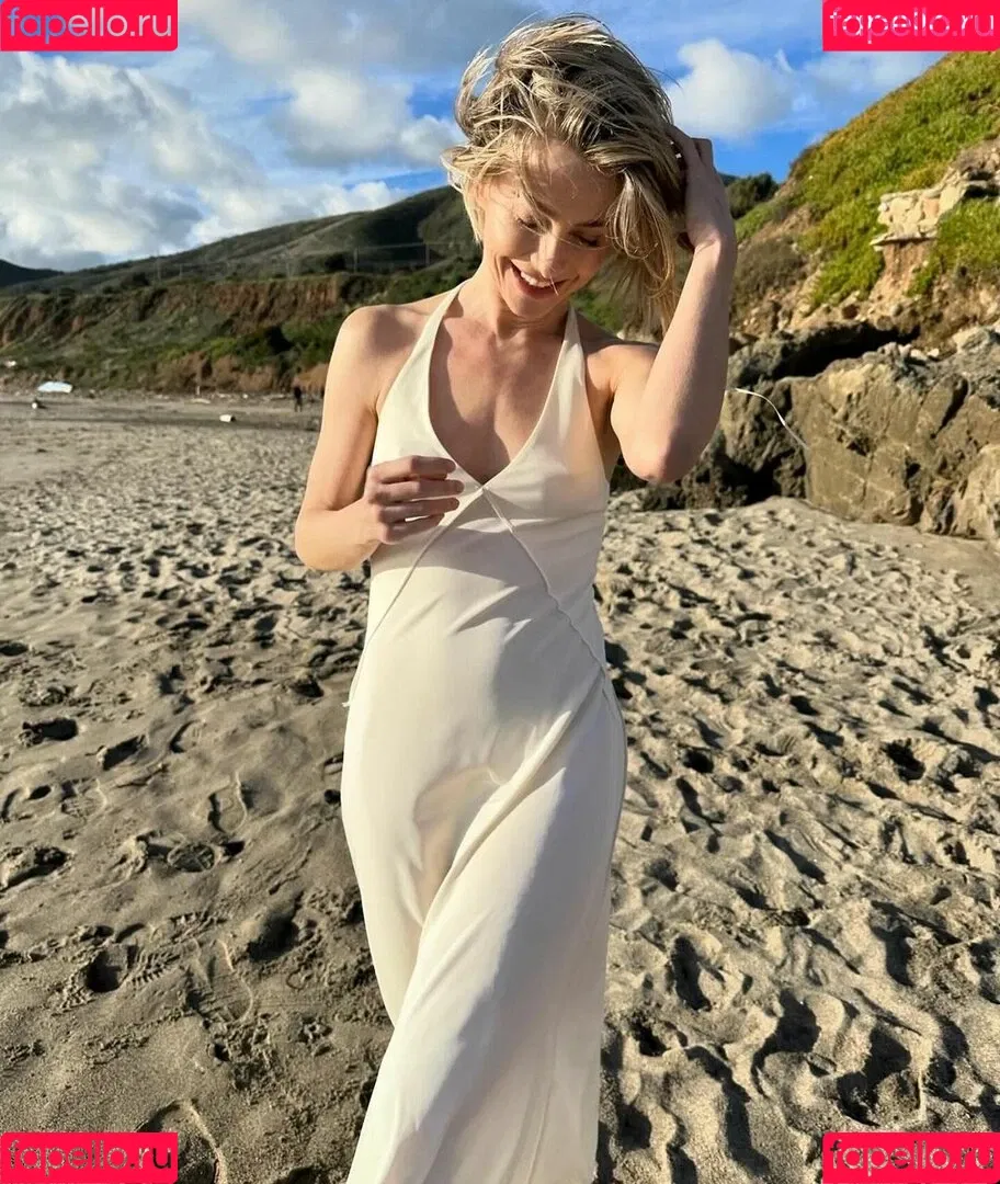 Julianne Hough / juleshough Onlyfans Photo Gallery 