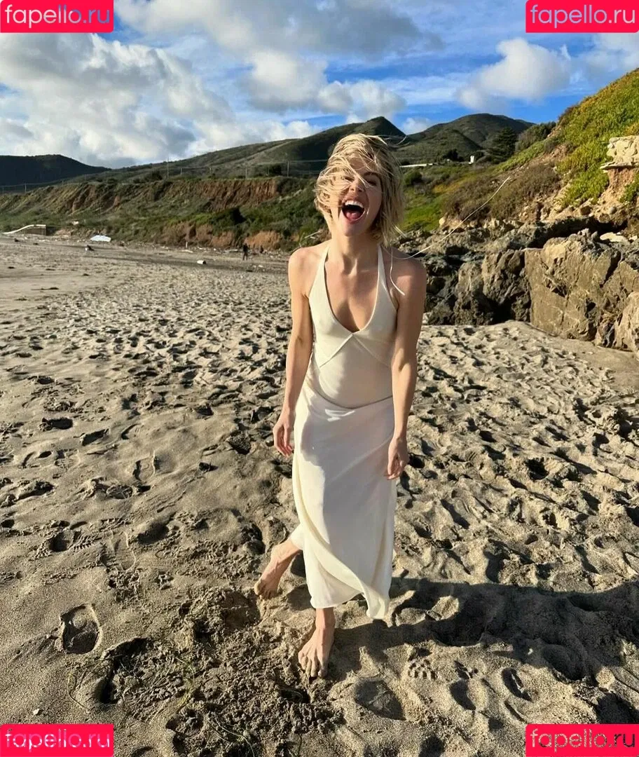 Julianne Hough / juleshough Onlyfans Photo Gallery 