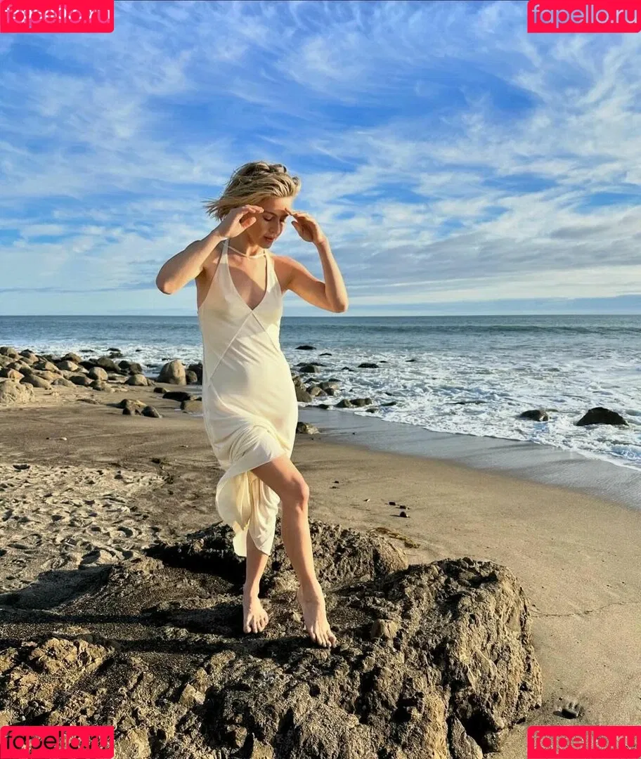 Julianne Hough / juleshough Onlyfans Photo Gallery 
