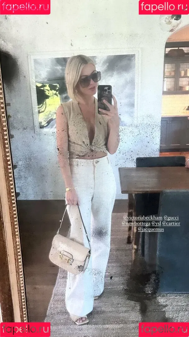 Julianne Hough / juleshough Onlyfans Photo Gallery 