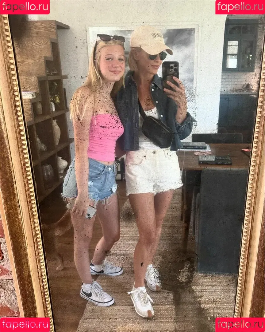 Julianne Hough / juleshough Onlyfans Photo Gallery 