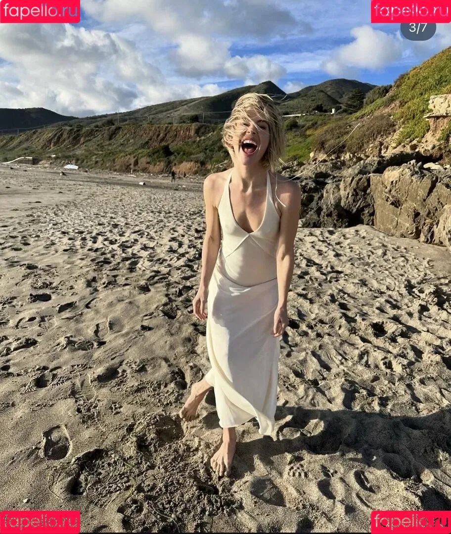 Julianne Hough / juleshough Onlyfans Photo Gallery 