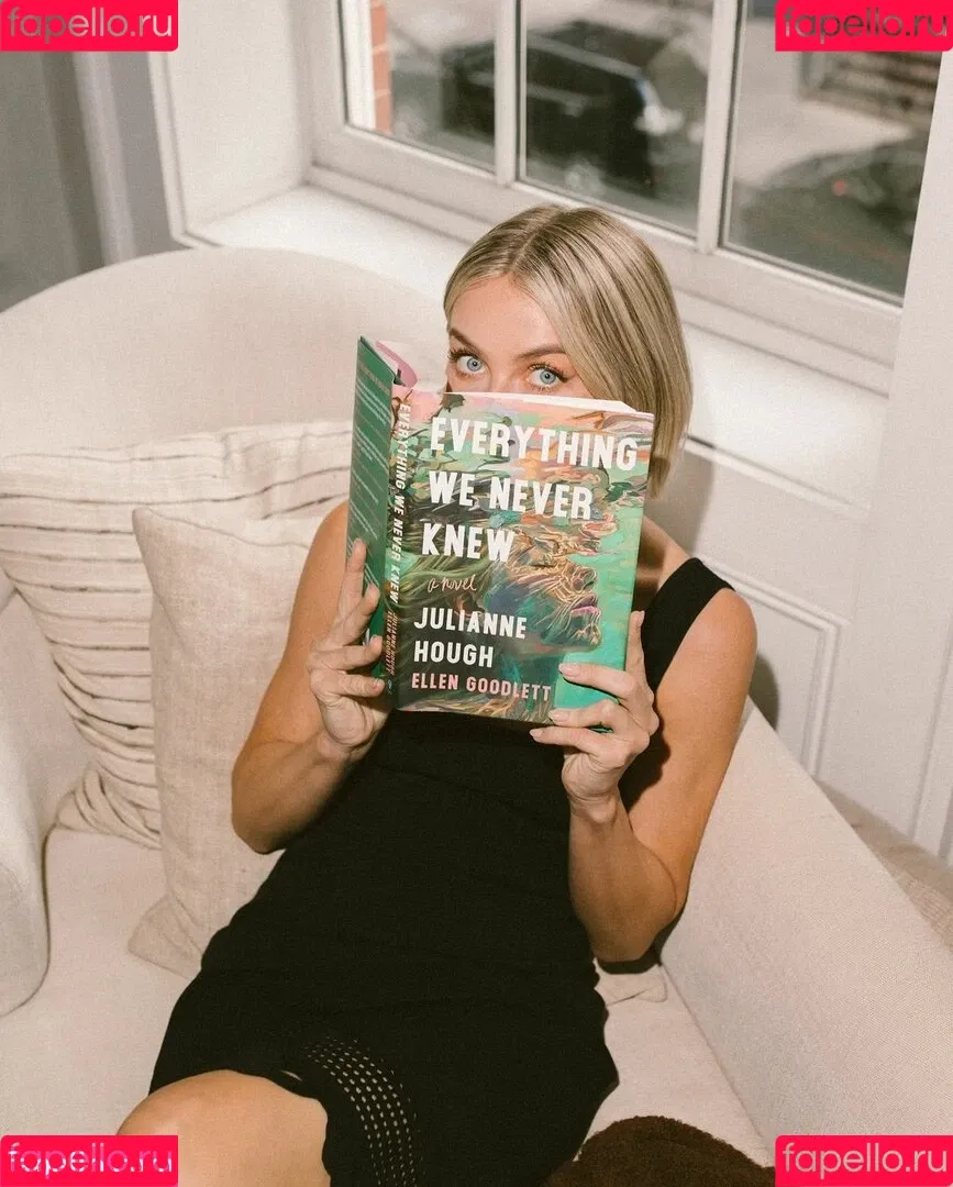 Julianne Hough / juleshough Onlyfans Photo Gallery 