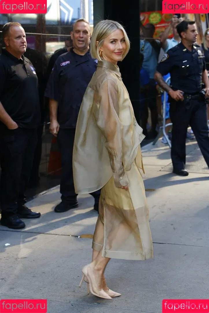 Julianne Hough / juleshough Onlyfans Photo Gallery 