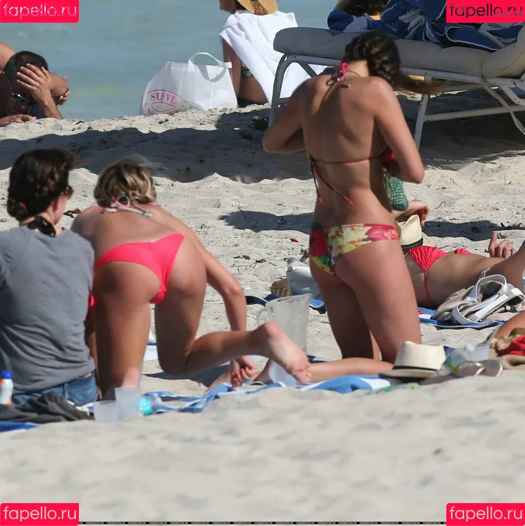 Julianne Hough / juleshough Onlyfans Photo Gallery 