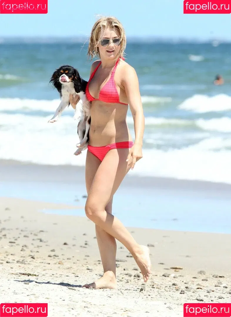 Julianne Hough / juleshough Onlyfans Photo Gallery 
