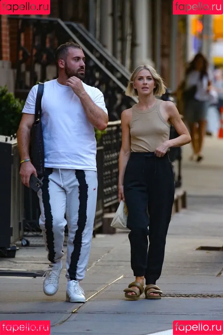 Julianne Hough / juleshough Onlyfans Photo Gallery 