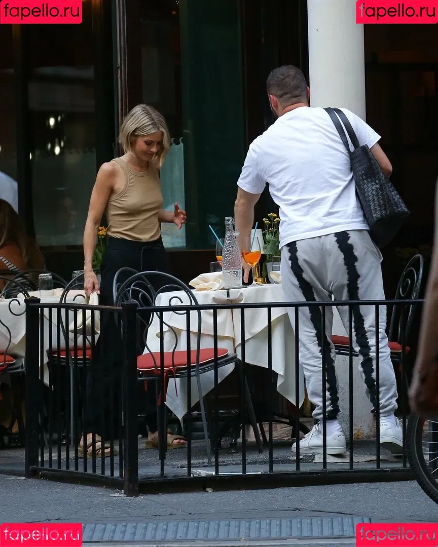 Julianne Hough / juleshough Onlyfans Photo Gallery 