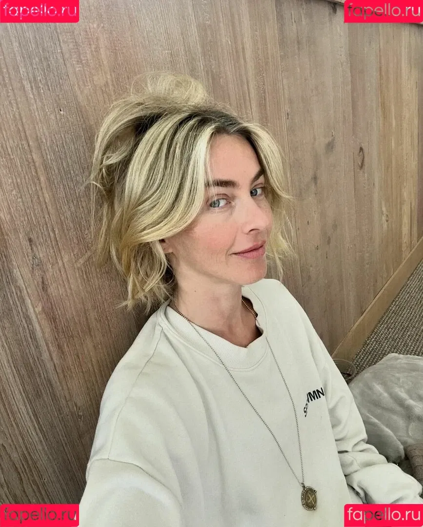 Julianne Hough / juleshough Onlyfans Photo Gallery 