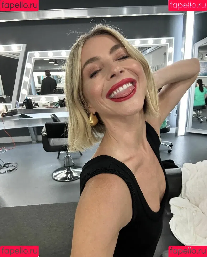 Julianne Hough / juleshough Onlyfans Photo Gallery 