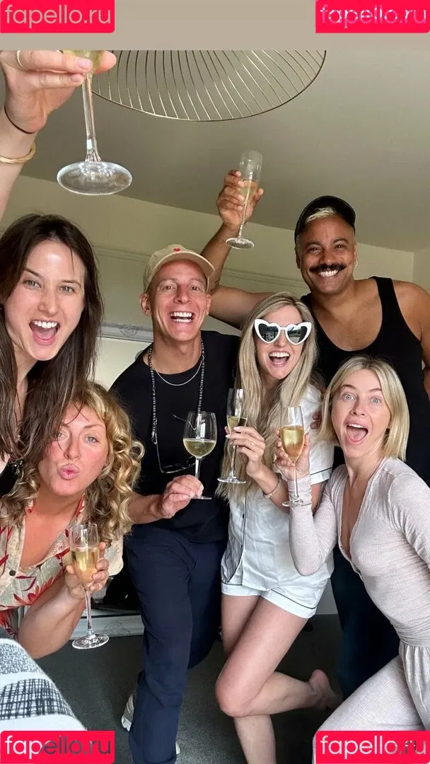 Julianne Hough / juleshough Onlyfans Photo Gallery 