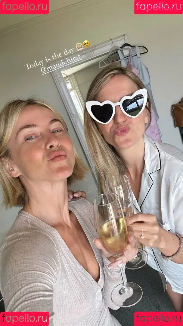 Julianne Hough / juleshough Onlyfans Photo Gallery 