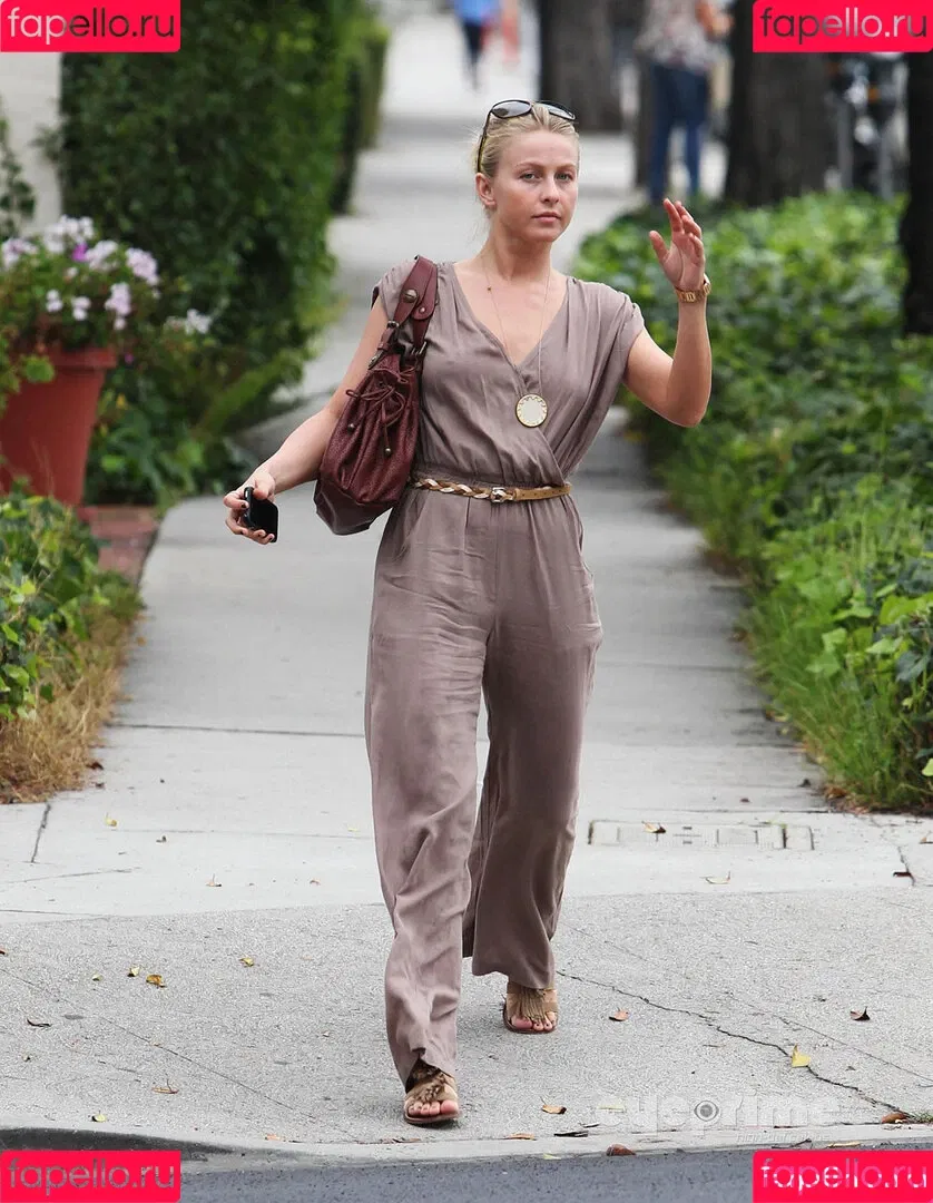 Julianne Hough / juleshough Onlyfans Photo Gallery 
