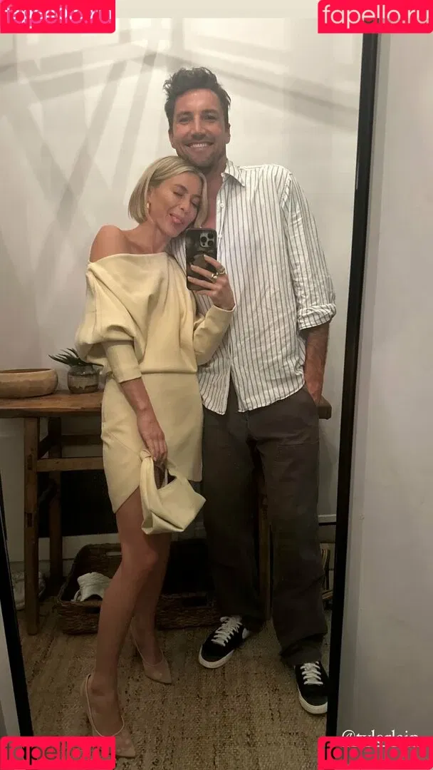 Julianne Hough / juleshough Onlyfans Photo Gallery 
