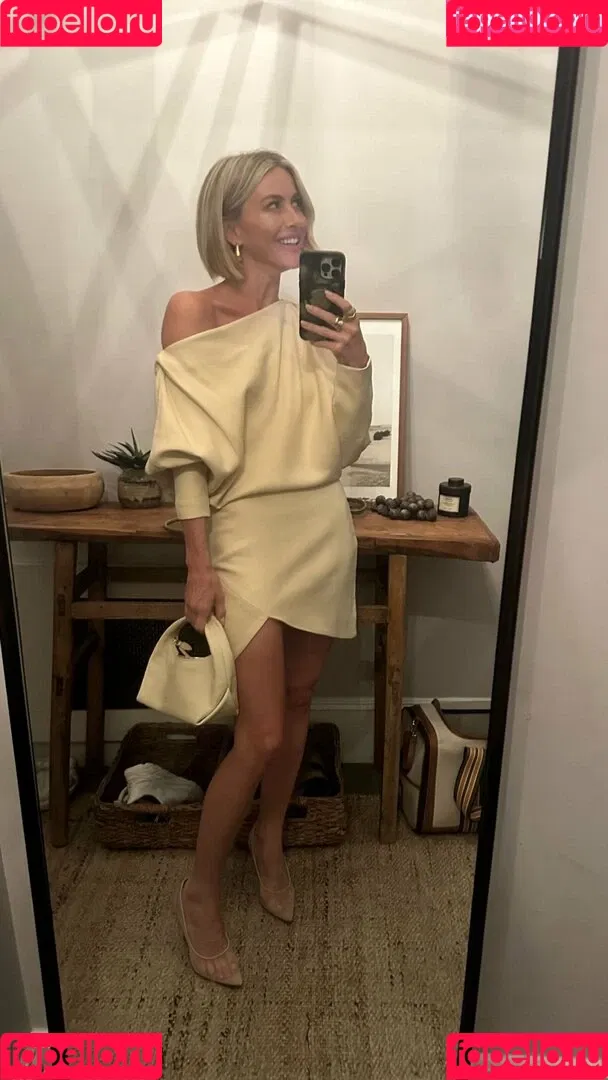 Julianne Hough / juleshough Onlyfans Photo Gallery 