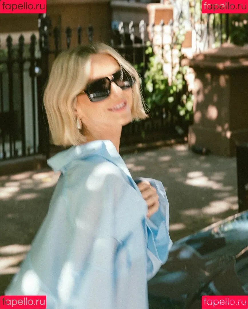 Julianne Hough / juleshough Onlyfans Photo Gallery 