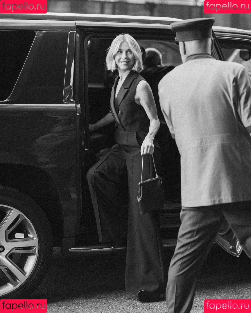 Julianne Hough / juleshough Onlyfans Photo Gallery 