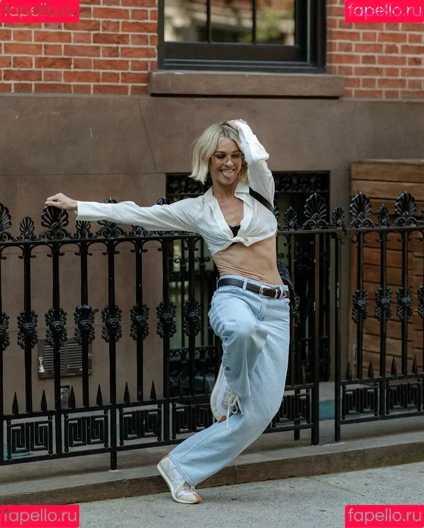 Julianne Hough / juleshough Onlyfans Photo Gallery 