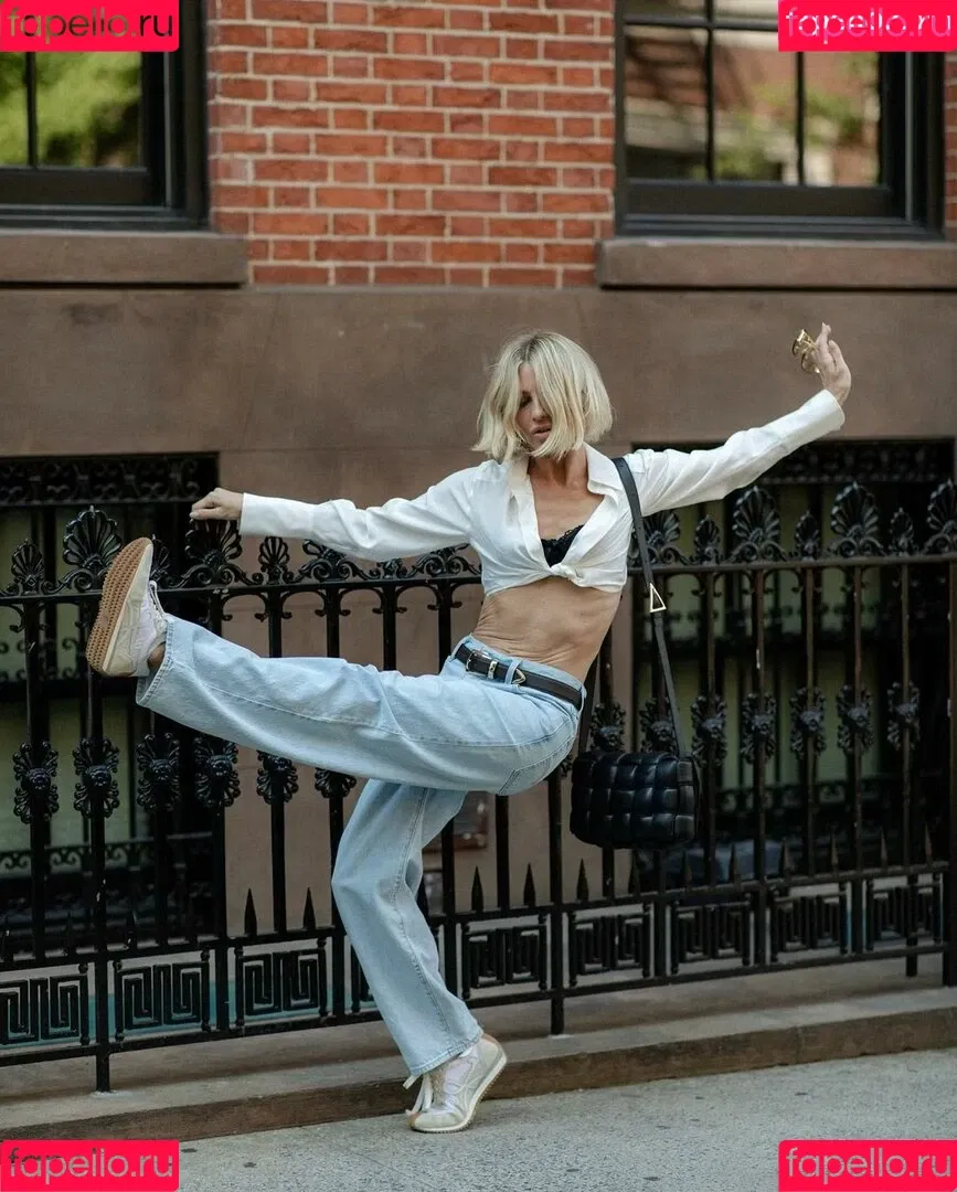Julianne Hough / juleshough Onlyfans Photo Gallery 