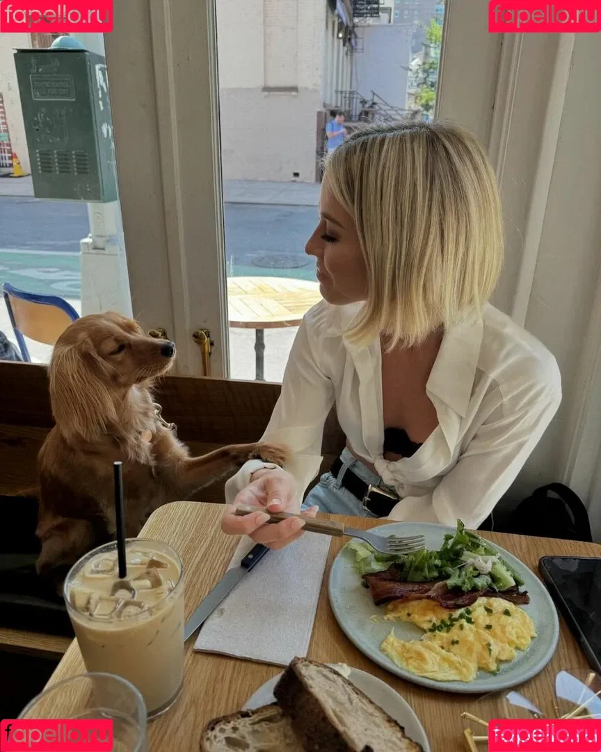 Julianne Hough / juleshough Onlyfans Photo Gallery 