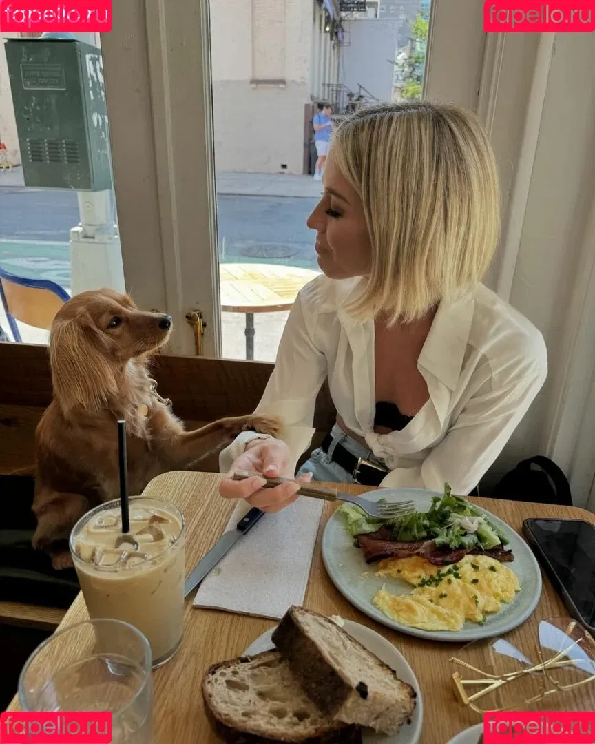 Julianne Hough / juleshough Onlyfans Photo Gallery 
