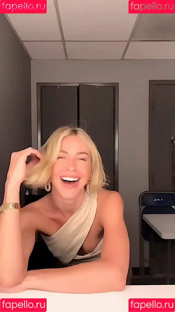 Julianne Hough / juleshough Onlyfans Photo Gallery 