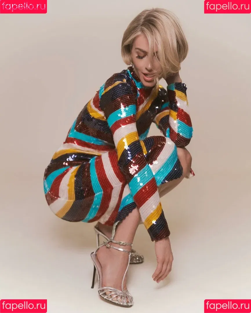 Julianne Hough / juleshough Onlyfans Photo Gallery 