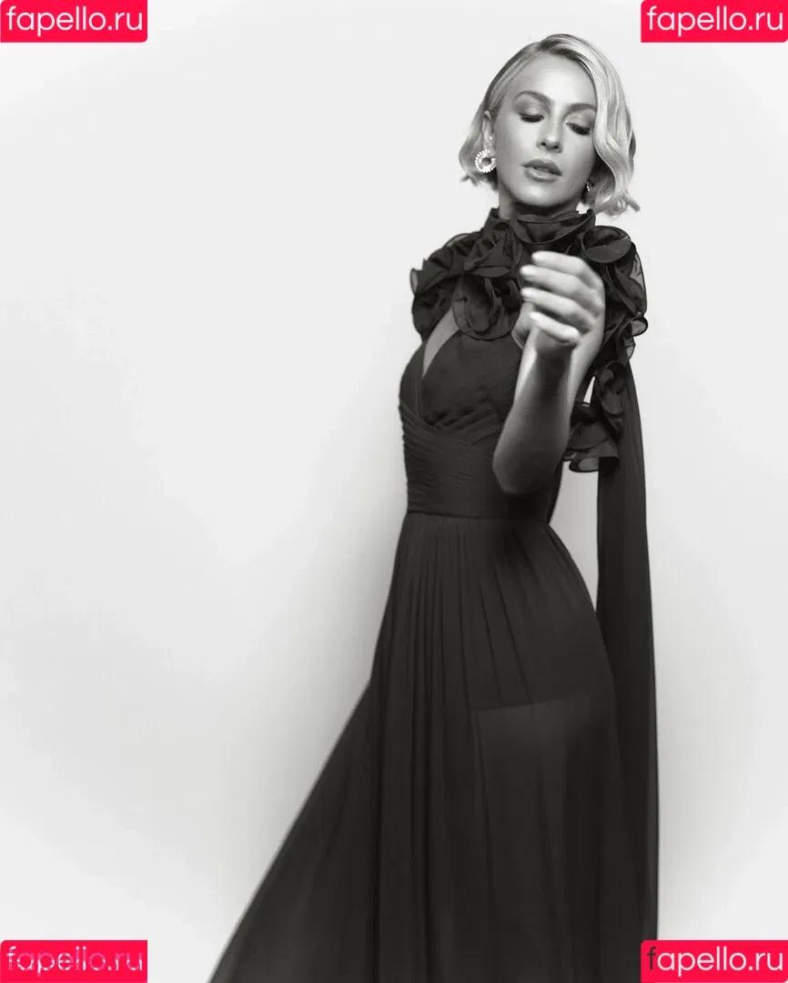 Julianne Hough / juleshough Onlyfans Photo Gallery 