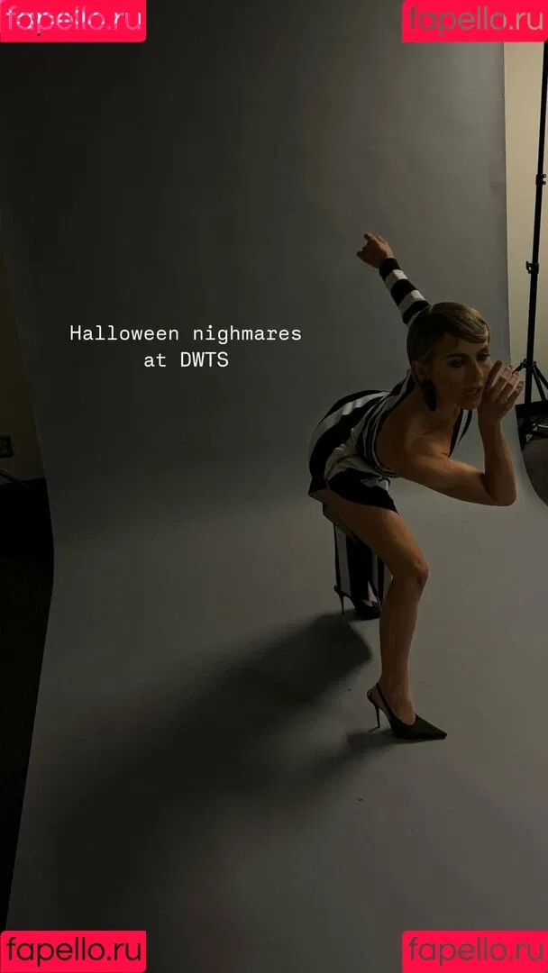 Julianne Hough / juleshough Onlyfans Photo Gallery 