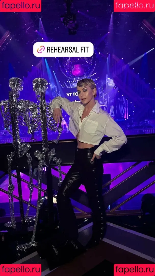Julianne Hough / juleshough Onlyfans Photo Gallery 