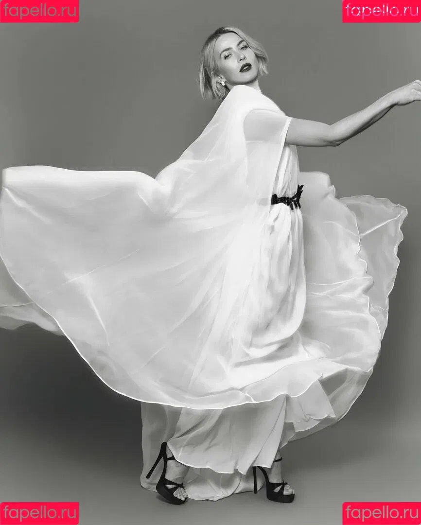 Julianne Hough / juleshough Onlyfans Photo Gallery 