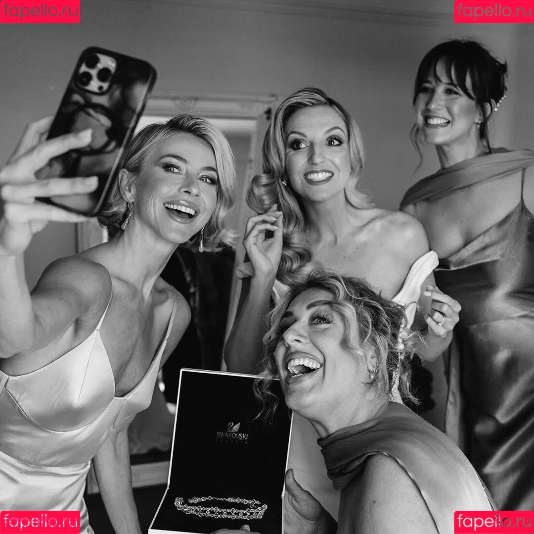 Julianne Hough / juleshough Onlyfans Photo Gallery 