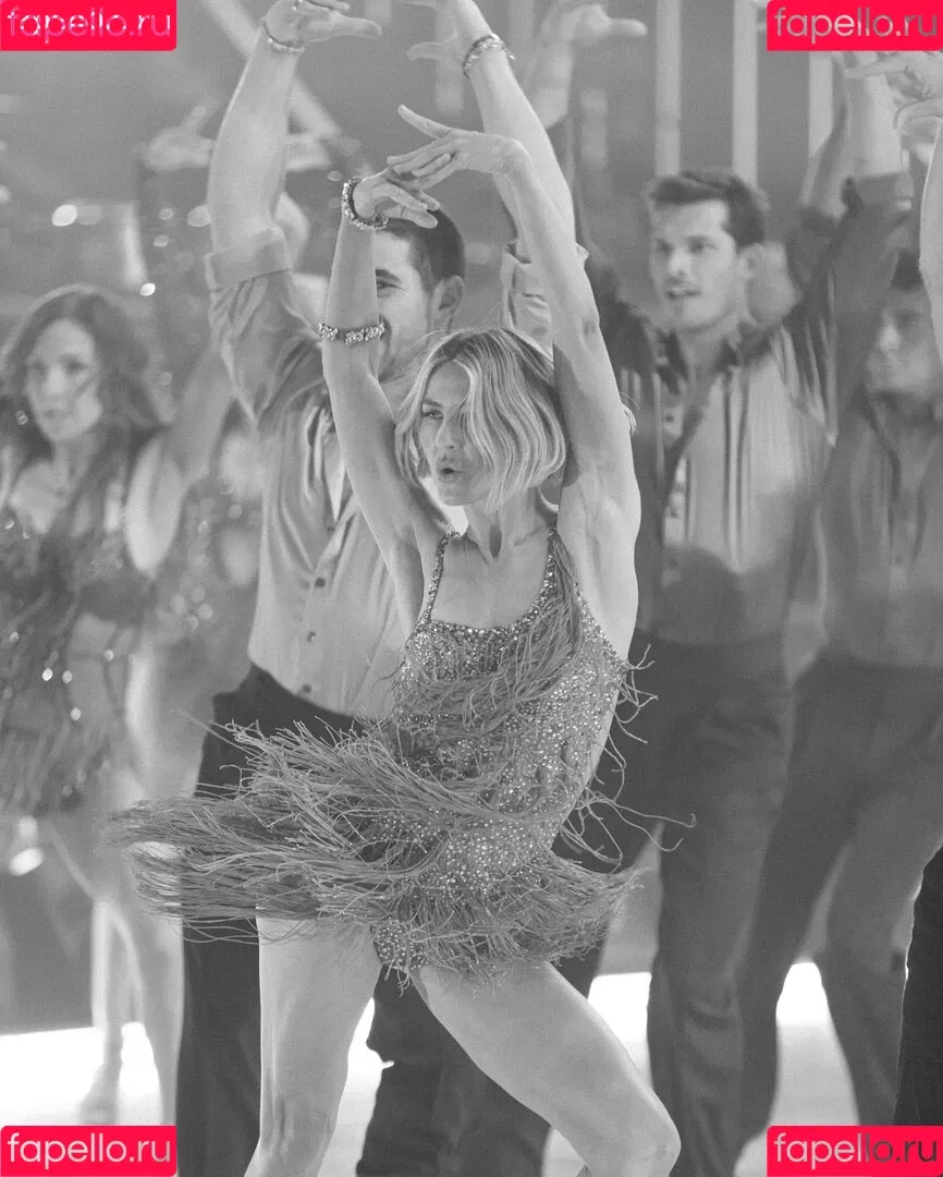 Julianne Hough / juleshough Onlyfans Photo Gallery 