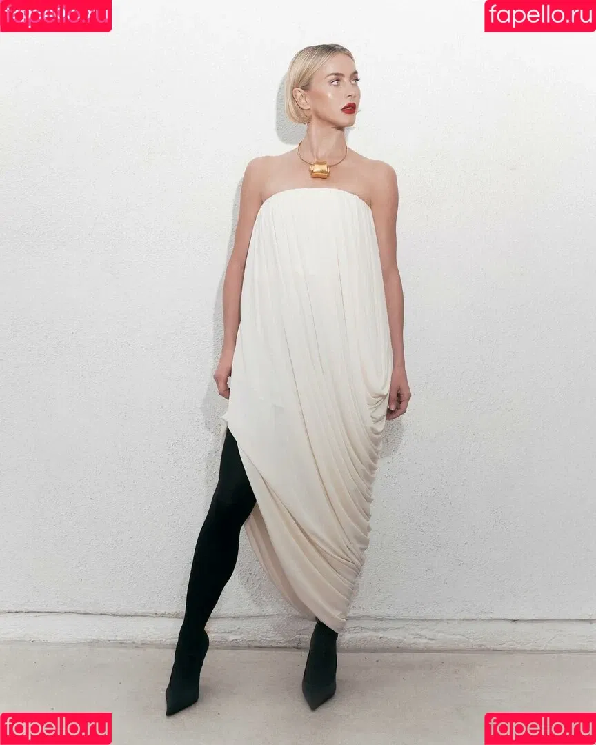 Julianne Hough / juleshough Onlyfans Photo Gallery 