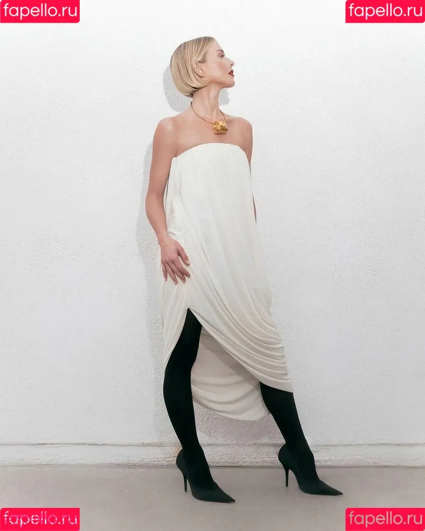 Julianne Hough / juleshough Onlyfans Photo Gallery 