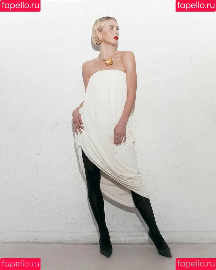 Julianne Hough / juleshough Onlyfans Photo Gallery 