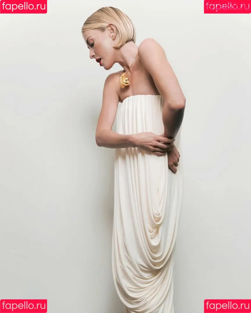Julianne Hough / juleshough Onlyfans Photo Gallery 