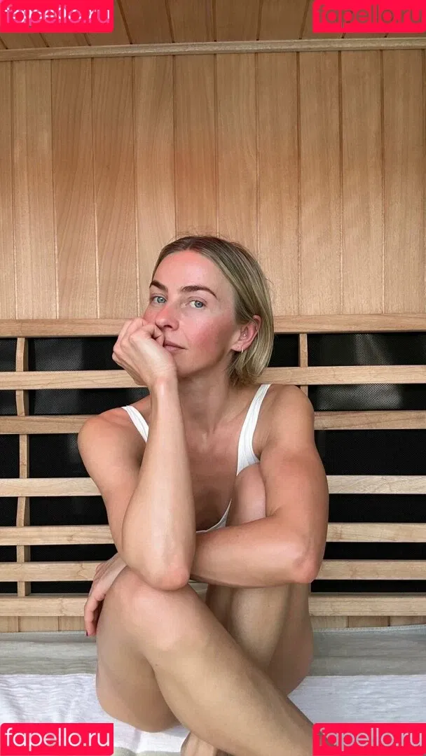 Julianne Hough / juleshough Onlyfans Photo Gallery 