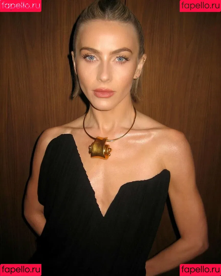 Julianne Hough / juleshough Onlyfans Photo Gallery 