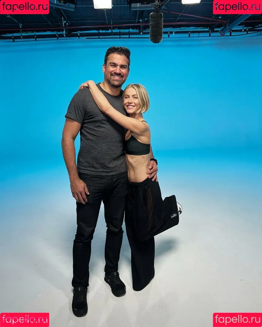 Julianne Hough / juleshough Onlyfans Photo Gallery 