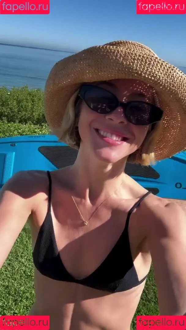 Julianne Hough / juleshough Onlyfans Photo Gallery 