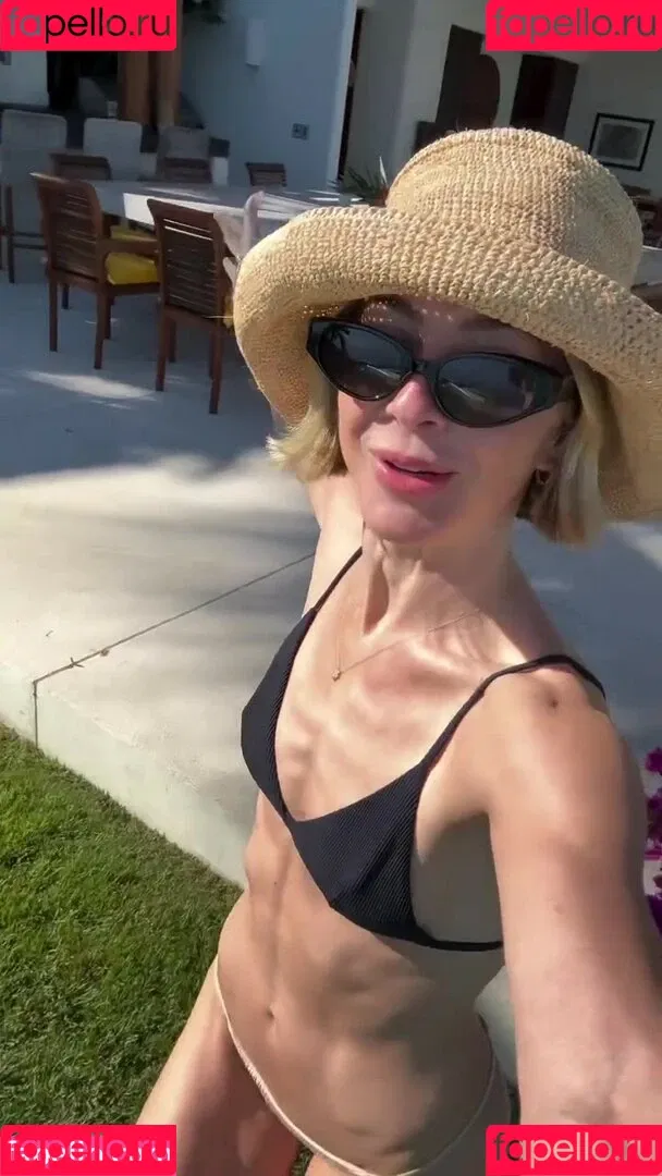 Julianne Hough / juleshough Onlyfans Photo Gallery 