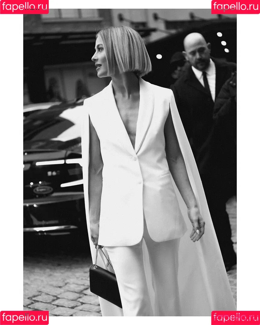 Julianne Hough / juleshough Onlyfans Photo Gallery 
