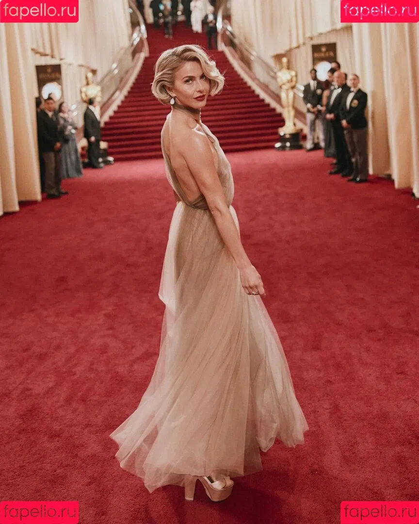 Julianne Hough / juleshough Onlyfans Photo Gallery 