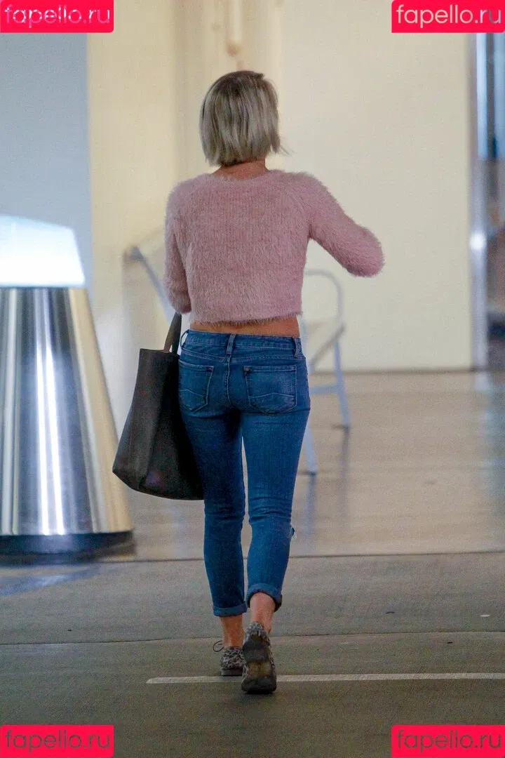 Julianne Hough / juleshough Onlyfans Photo Gallery 
