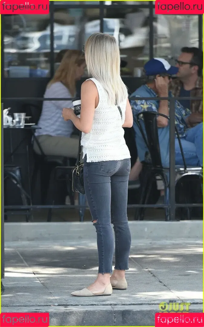 Julianne Hough / juleshough Onlyfans Photo Gallery 